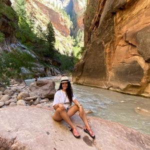 Meet your Posher, Maria